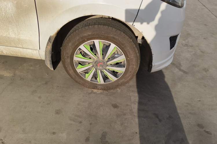 Used Wuling Hongguang 2015 1.5L S Basic Version China V Standard Right Front Wheel Hub