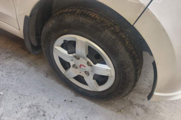 Used Wuling Hongguang 2015 1.2L S Base Model China V Standard Right Front Wheel Hub