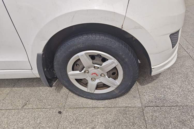 Used Wuling Hongguang 2015 1.5L S Basic Version China V Standard Right Front Wheel Hub