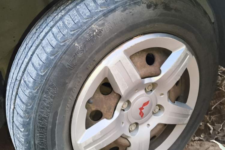 Used Wuling Hongguang 2015 1.2L S Base Model China V Standard Right Front Wheel Hub