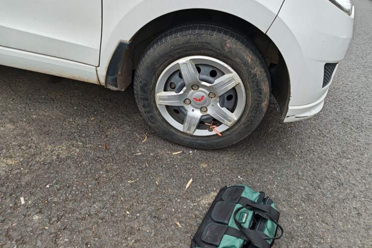 Used Wuling Hongguang 2015 1.5L S Basic Version China V Standard Right Front Wheel Hub