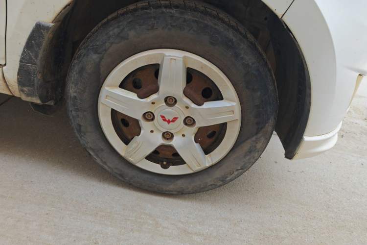 Used Wuling Hongguang 2015 1.5L S Basic Version China V Standard Right Front Wheel Hub