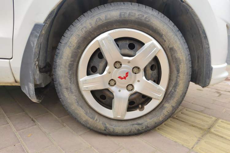 Used Wuling Hongguang 2015 1.2L S Base Model China V Standard Right Front Wheel Hub
