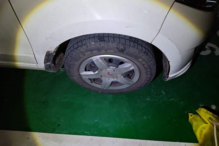 Used Wuling Hongguang 2015 1.2L S Base Model China V Standard Right Front Wheel Hub