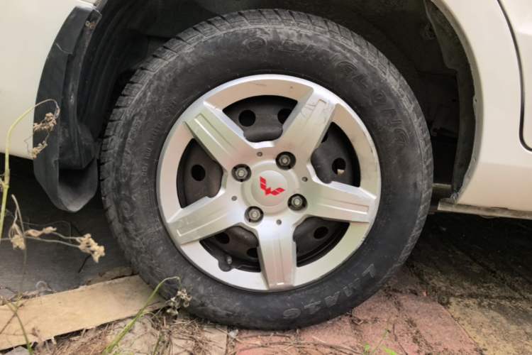 Used Wuling Hongguang 2015 1.2L S Base Model China V Standard Right Rear Wheel Hub