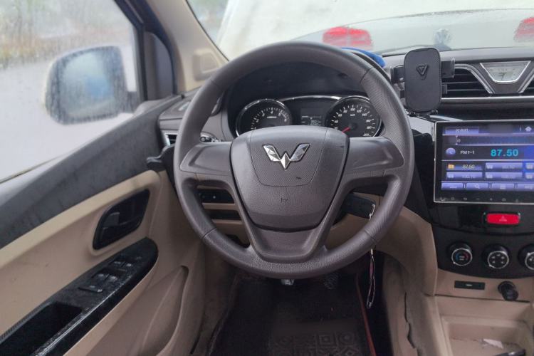 Used Wuling Hongguang 2015 1.5L S1 Standard China V-Emission Standards Steering Wheel
