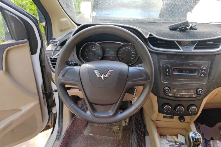 Used Wuling Hongguang 2015 1.5L S1 Standard China V-Emission Standards Steering Wheel