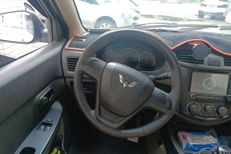 Used Wuling Hongguang 2015 1.5L S Basic Version China V Standard Steering Wheel