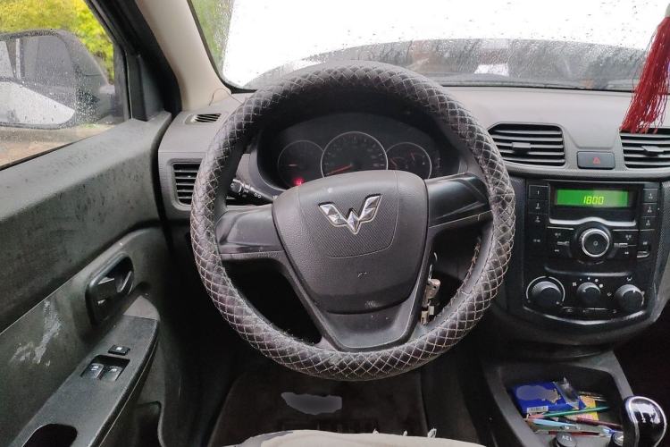 Used Wuling Hongguang 2015 1.2L S Base Model China V Standard Steering Wheel