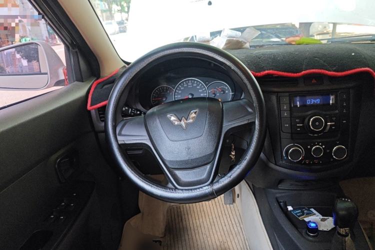 Used Wuling Hongguang 2015 1.5L S Basic Version China V Standard Steering Wheel