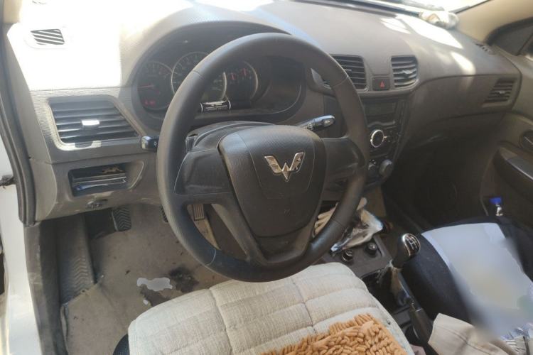 Used Wuling Hongguang 2015 1.2L S Base Model China V Standard Steering Wheel