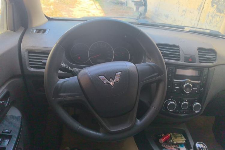 Used Wuling Hongguang 2015 1.2L S Base Model China IV Steering Wheel