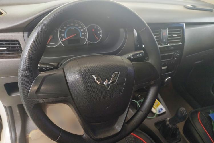 Used Wuling Hongguang 2015 1.5L S1 Standard China V-Emission Standards Steering Wheel