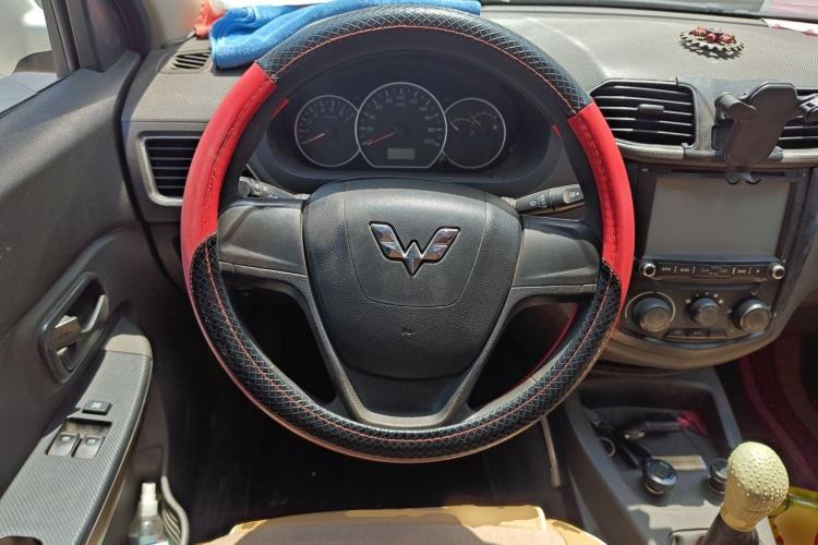Used Wuling Hongguang 2015 1.5L S Base Model China IV Steering Wheel