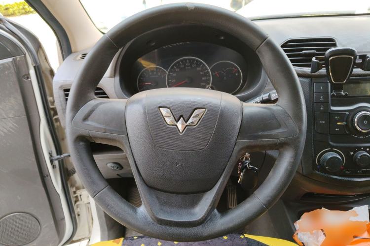 Used Wuling Hongguang 2015 1.5L S Basic Version China V Standard Steering Wheel