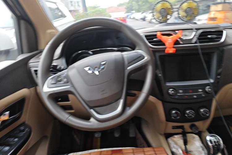 Used Wuling Hongguang 2015 1.5L S1 Luxury National Emission Standard V Steering Wheel