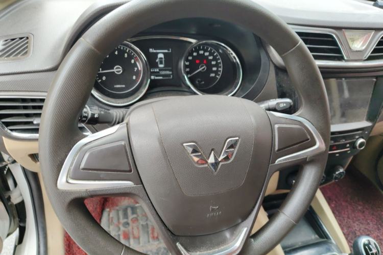 Used Wuling Hongguang 2015 1.5L S1 Comfort China V Standard Steering Wheel