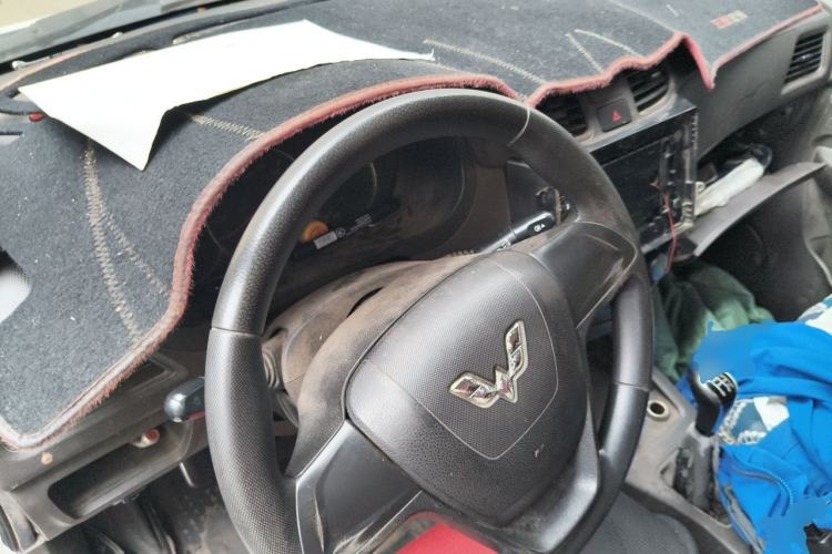 Used Wuling Hongguang 2015 1.5L S Basic Version China V Standard Steering Wheel