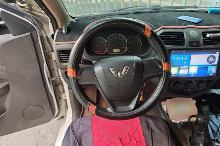 Used Wuling Hongguang 2015 1.5L S Basic Version China V Standard Steering Wheel