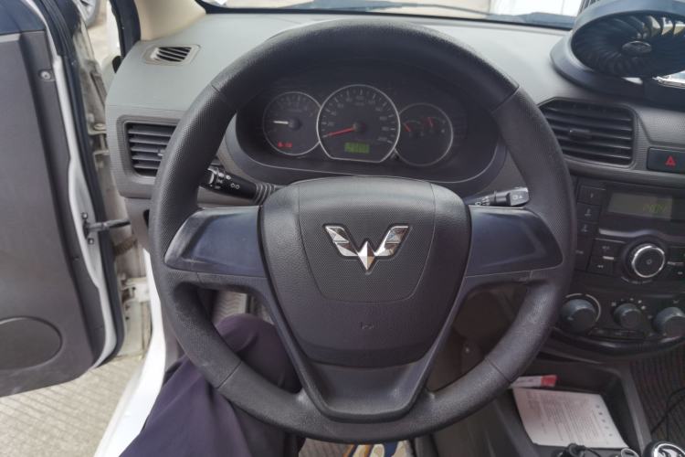 Used Wuling Hongguang 2015 1.5L S Basic Version China V Standard Steering Wheel