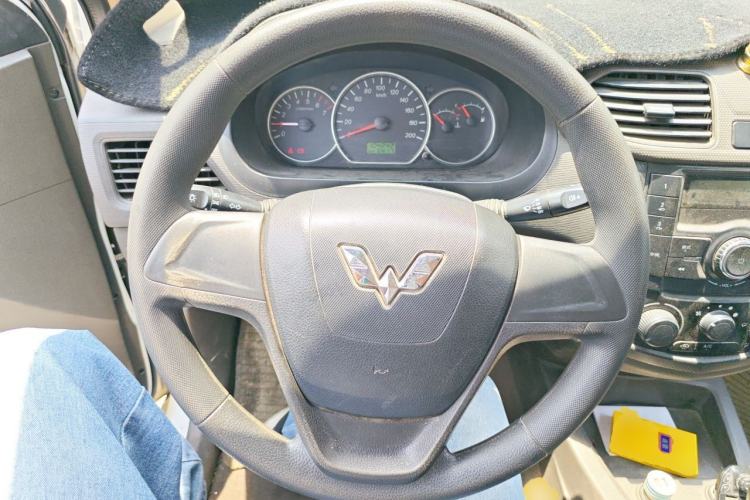 Used Wuling Hongguang 2015 1.2L S Base Model China V Standard Steering Wheel