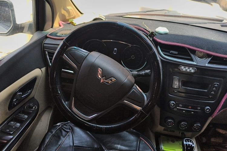 Used Wuling Hongguang 2015 1.5L S1 Comfort China V Standard Steering Wheel