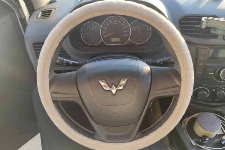 Used Wuling Hongguang 2015 1.5L S Basic Version China V Standard Steering Wheel