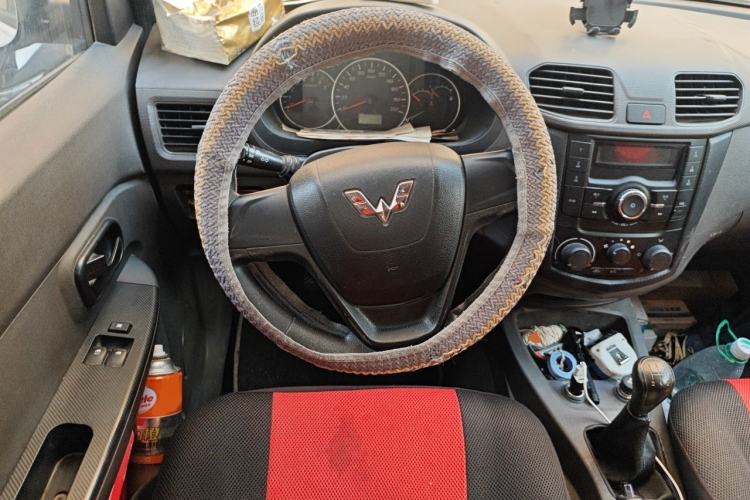 Used Wuling Hongguang 2015 1.5L S Basic Version China V Standard Steering Wheel