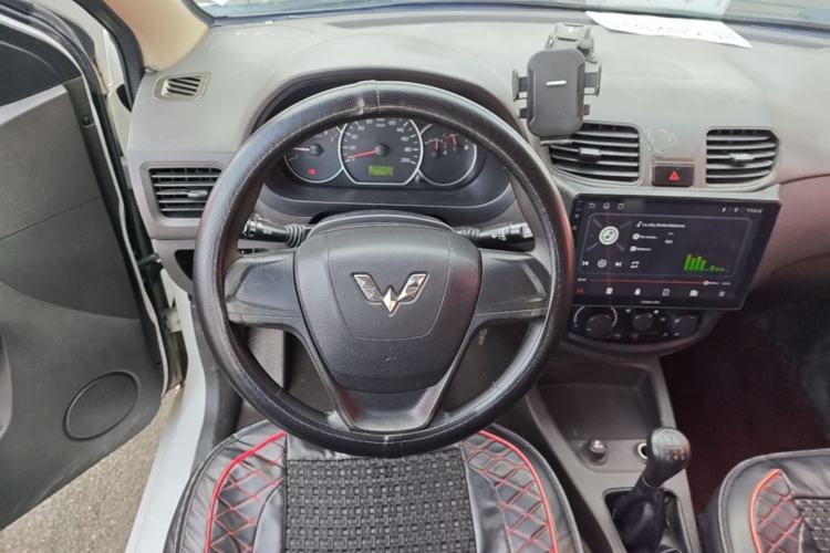 Used Wuling Hongguang 2015 1.5L S Basic Version China V Standard Steering Wheel