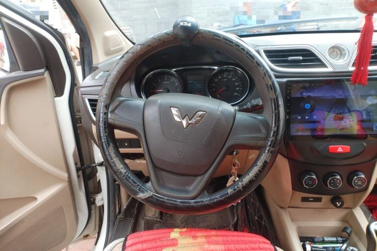 Used Wuling Hongguang 2015 1.5L S1 Standard China V-Emission Standards Steering Wheel