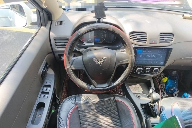 Used Wuling Hongguang 2015 1.5L S Basic Version China V Standard Steering Wheel