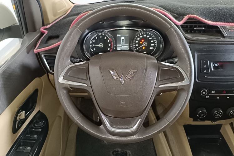 Used Wuling Hongguang 2015 1.5L S1 Comfort China V Standard Steering Wheel
