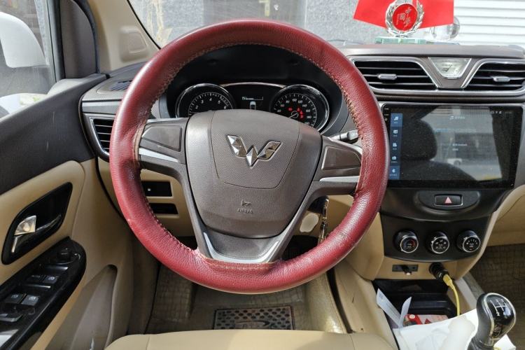Used Wuling Hongguang 2015 1.5L S1 Comfort China V Standard Steering Wheel