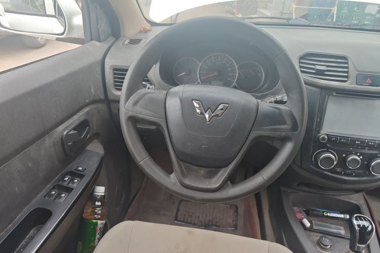Used Wuling Hongguang 2015 1.2L S Base Model China IV Steering Wheel