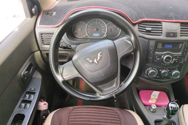 Used Wuling Hongguang 2015 1.5L S1 Standard China V-Emission Standards Steering Wheel