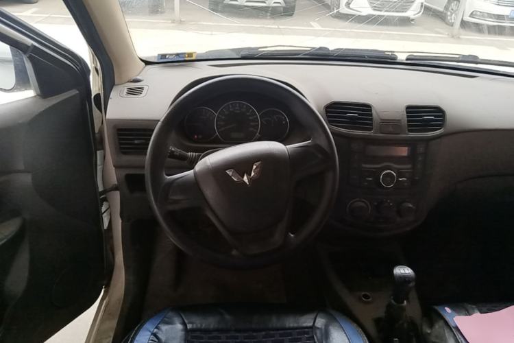 Used Wuling Hongguang 2015 1.5L S Basic Version China V Standard Steering Wheel