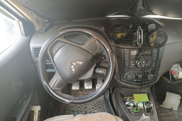 Used Wuling Hongguang 2015 1.5L S Basic Version China V Standard Steering Wheel