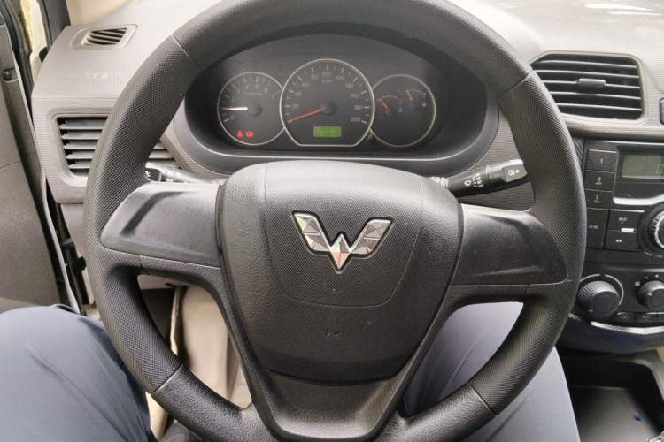 Used Wuling Hongguang 2015 1.5L S Basic Version China V Standard Steering Wheel