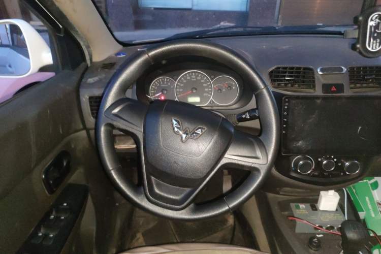 Used Wuling Hongguang 2015 1.5L S Basic Version China V Standard Steering Wheel
