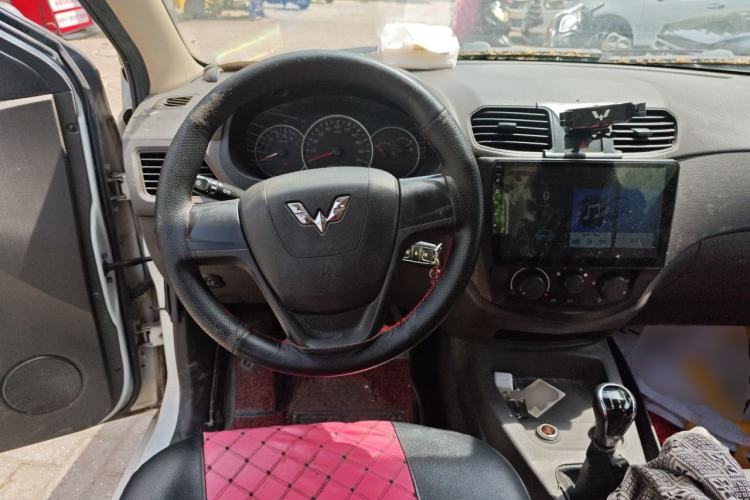 Used Wuling Hongguang 2015 1.5L S Basic Version China V Standard Steering Wheel
