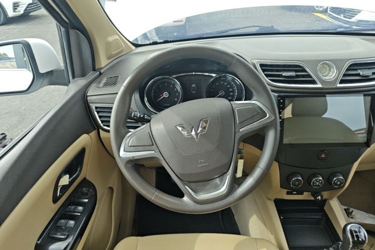 Used Wuling Hongguang 2015 1.5L S1 Comfort China V Standard Steering Wheel