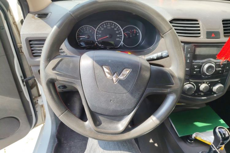 Used Wuling Hongguang 2015 1.5L S Basic Version China V Standard Steering Wheel