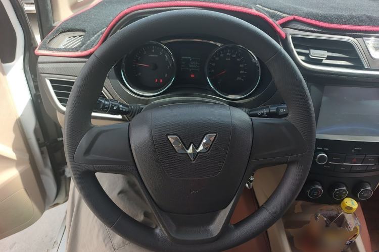 Used Wuling Hongguang 2015 1.5L S1 Standard China V-Emission Standards Steering Wheel