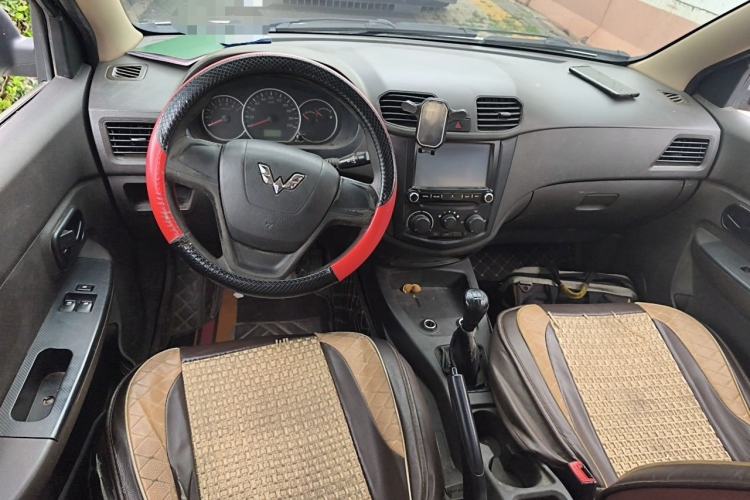 Used Wuling Hongguang 2015 1.5L S Basic Version China V Standard Steering Wheel