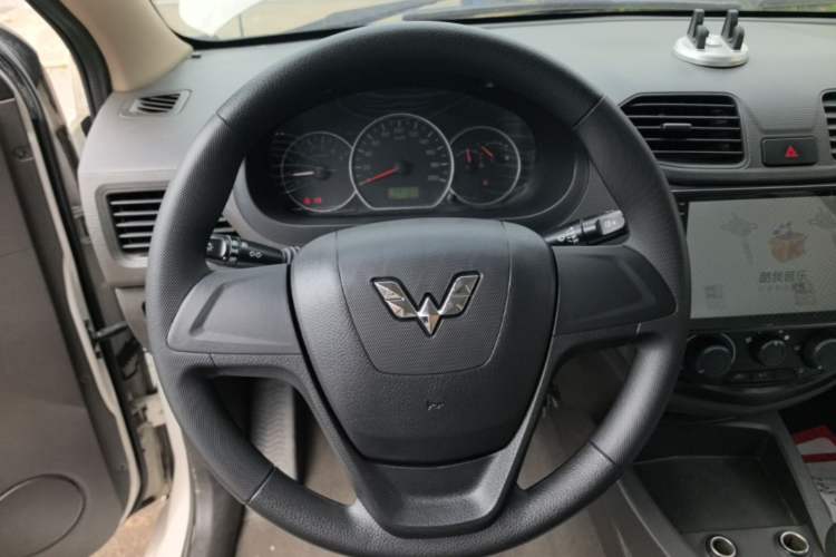 Used Wuling Hongguang 2015 1.2L S Base Model China V Standard Steering Wheel
