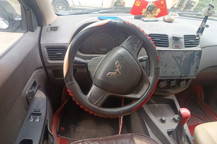 Used Wuling Hongguang 2015 1.5L S Basic Version China V Standard Steering Wheel