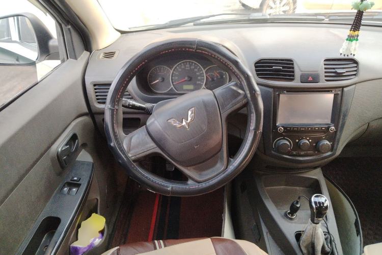 Used Wuling Hongguang 2015 1.5L S Base Model China IV Steering Wheel