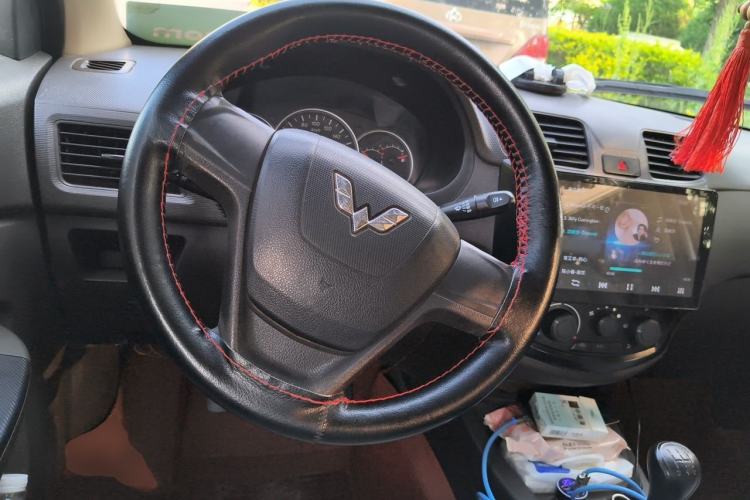 Used Wuling Hongguang 2015 1.5L S Basic Version China V Standard Steering Wheel