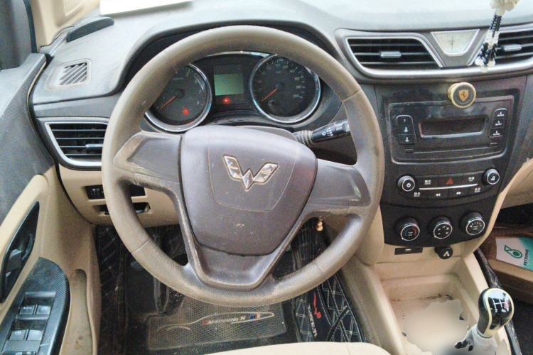 Used Wuling Hongguang 2015 1.5L S1 Standard China V-Emission Standards Steering Wheel