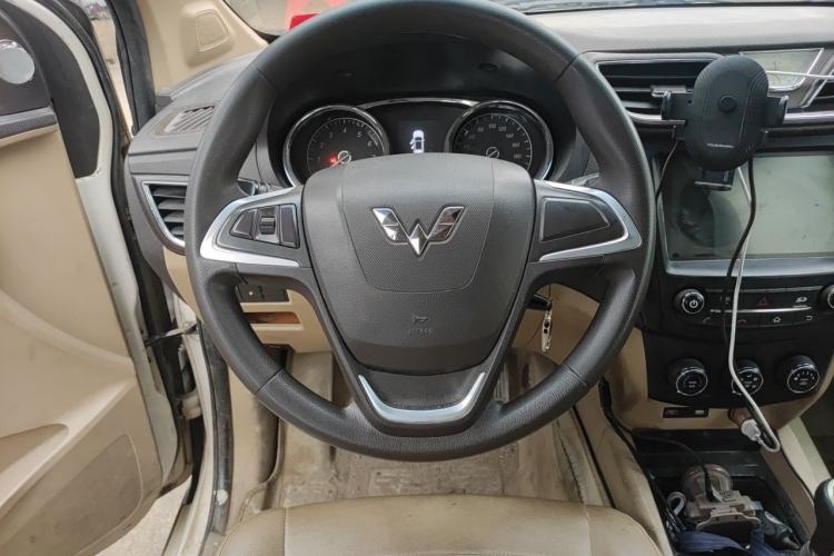 Used Wuling Hongguang 2015 1.5L S1 Comfort China V Standard Steering Wheel